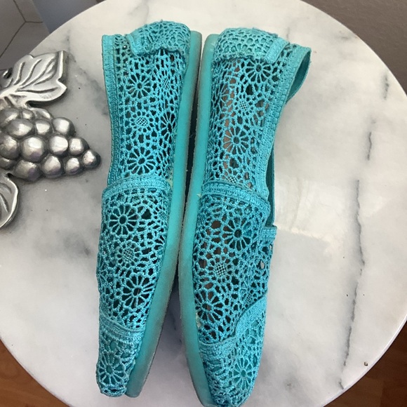 TOMS Turquoise Lace shoes, size 7.5 - Picture 6 of 7